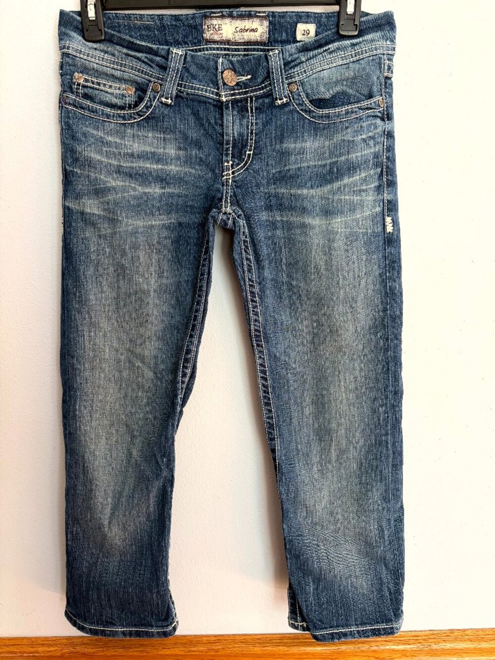BKE Denim Sabrina Crop Leg Jeans 29  x 24 Medium Wash Embroidered
